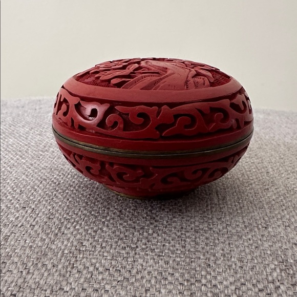 Vintage Cinnabar with Enamel Box - Picture 3 of 8